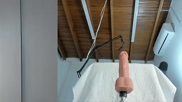 Snapshot of Lucy_carter_ chatting on 09/11/25, 01:33 Lucy carter online show from 09/11/25, 01:33