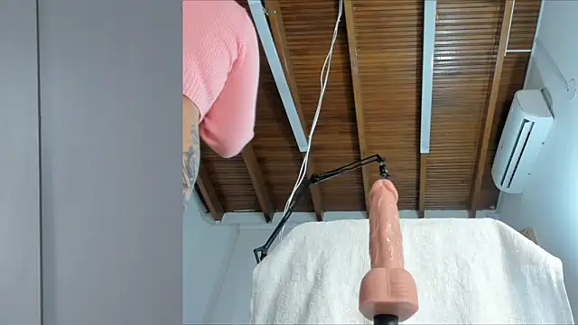 Snapshot of Lucy_carter_ chatting on 09/09/25, 04:27 Lucy carter online show from 09/09/25, 04:27