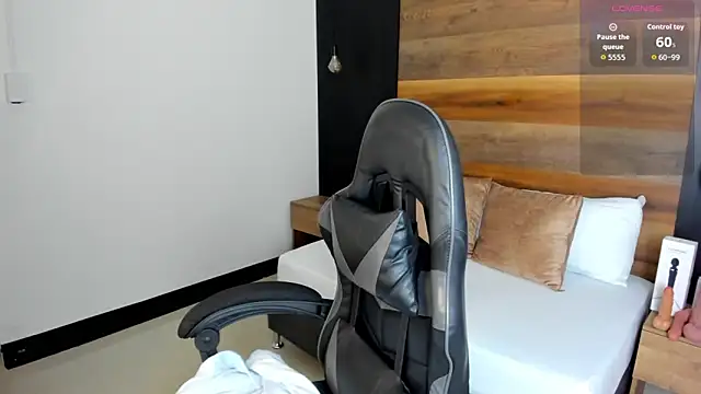 stephanya  online show from 10/13/25, 07:26