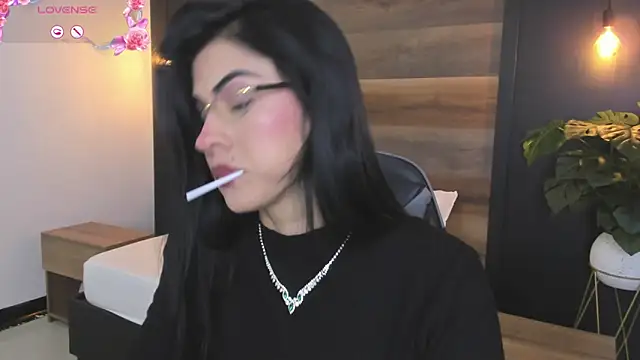 stephanya  online show from 05/06/26, 07:51