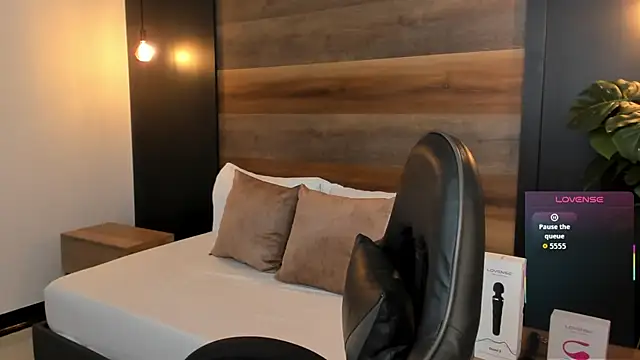 stephanya  online show from 12/01/25, 07:04