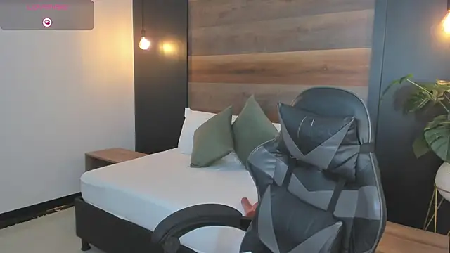 stephanya  online show from 01/13/26, 07:18