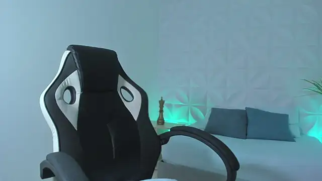 stephanya  online show from 03/14/25, 07:34
