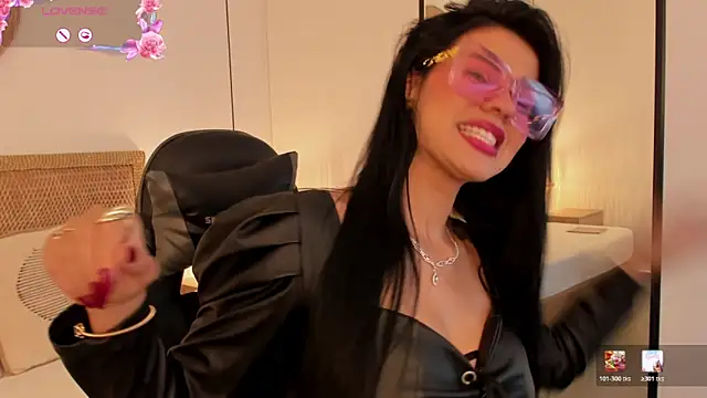 stephanya  online show from 04/22/26, 07:42