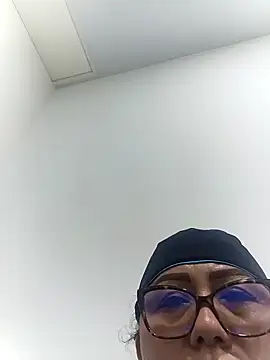 Snapshot of Darly_Gomez chatting on 05/11/26, 07:54 Darly Gomez online show from 05/11/26, 07:54