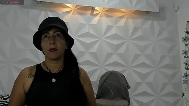 CHantal 33 online show from 01/21/25, 09:04