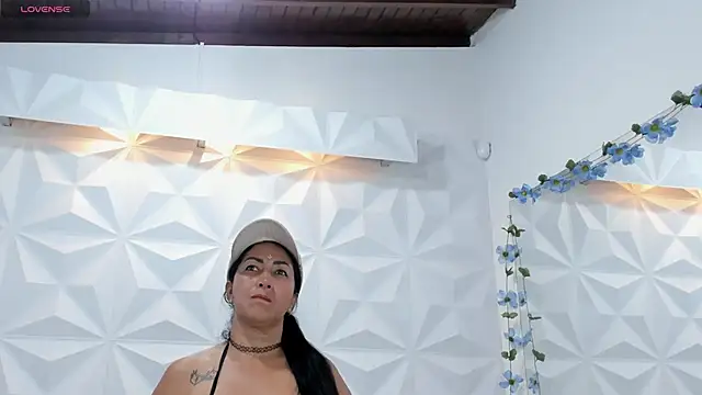 CHantal 33 online show from 01/04/25, 07:34