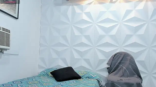 CHantal 33 online show from 01/04/25, 04:32