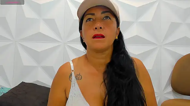 CHantal 33 online show from 01/02/25, 11:06