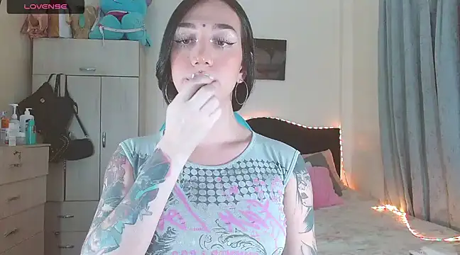 Snapshot of karla_zambrano chatting on 03/19/25, 04:02 karla zambrano online show from 03/19/25, 04:02