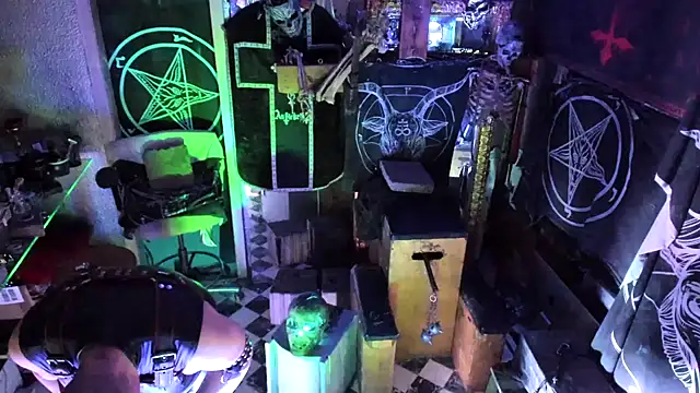 Snapshot of BULGEDEMON chatting on 10/30/25, 01:48 BULGEDEMON online show from 10/30/25, 01:48