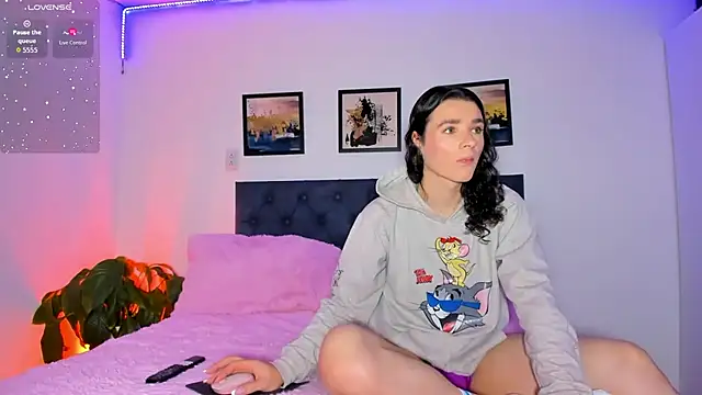 elafranco  online show from 10/22/25, 05:34