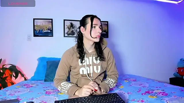 elafranco  online show from 11/14/25, 07:17