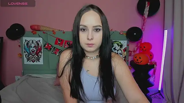 BeatriceReeves online show from 10/31/25, 01:02