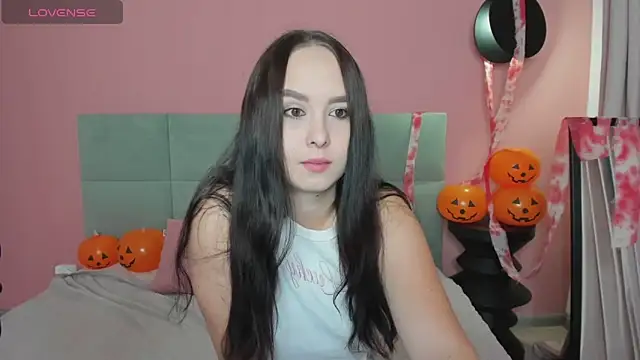 Snapshot of BeatriceReeves chatting on 10/17/25, 01:20 BeatriceReeves online show from 10/17/25, 01:20
