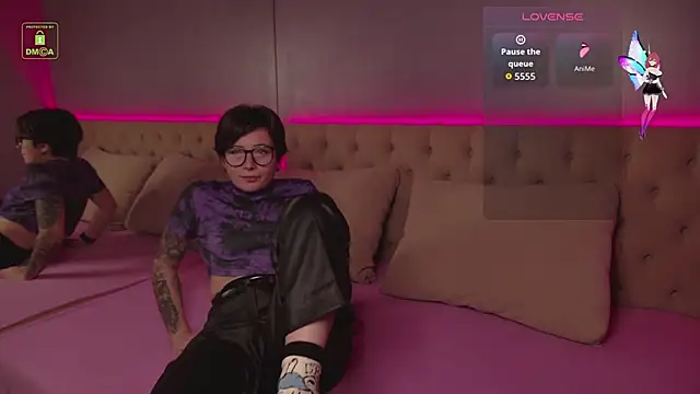 Ishtar Divine online show from 10/25/25, 04:55