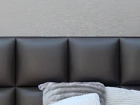 Snapshot of FoxyJoy chatting on 04/01/26, 11:00 FoxyJoy online show from 04/01/26, 11:00