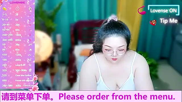 Weiwei5200 online show from 10/10/25, 10:27