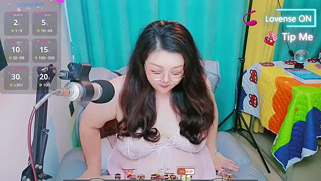 Snapshot of Weiwei5200 chatting on 05/17/26, 04:34 Weiwei5200 online show from 05/17/26, 04:34