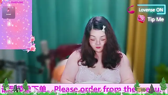 Weiwei5200 online show from 10/17/25, 10:44