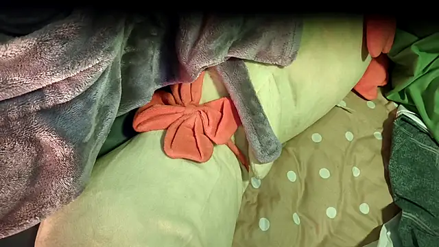 Weiwei5200 online show from 11/24/25, 01:22