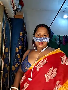 Snapshot of Real_Desi_Couple chatting on 06/21/26, 05:19 Real Desi Couple online show from 06/21/26, 05:19