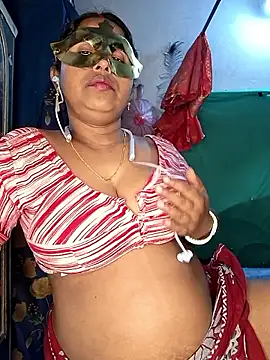 Snapshot of Real_Desi_Couple chatting on 03/23/26, 05:35 Real Desi Couple online show from 03/23/26, 05:35