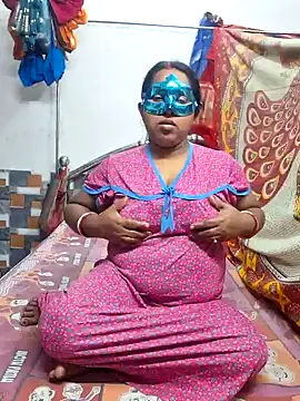 Snapshot of Real_Desi_Couple chatting on 12/12/24, 04:43 Real Desi Couple online show from 12/12/24, 04:43