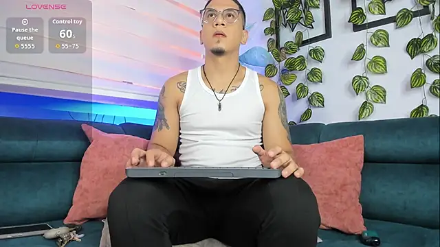 JoshMillerr  online show from 04/18/26, 07:51