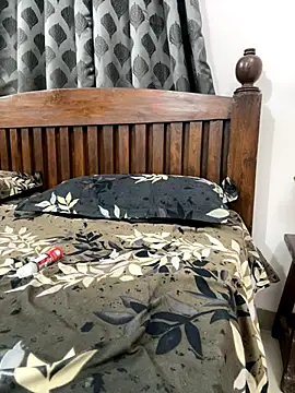 Snapshot of HoneyBearCpl chatting on 10/27/25, 03:57 HoneyBearCpl online show from 10/27/25, 03:57