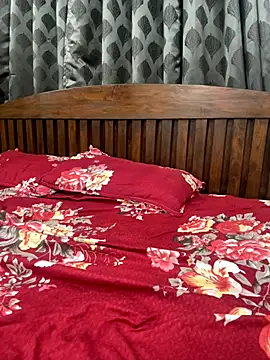 Snapshot of HoneyBearCpl chatting on 11/01/25, 03:39 HoneyBearCpl online show from 11/01/25, 03:39