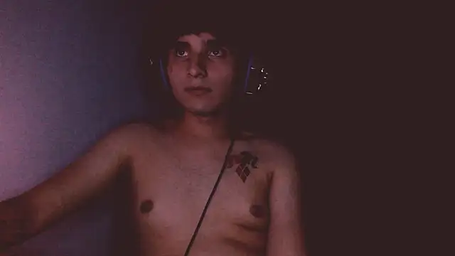 Snapshot of Charley_quin chatting on 09/21/25, 03:33 Charley quin online show from 09/21/25, 03:33