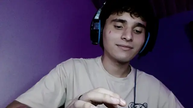 Snapshot of Charley_quin chatting on 09/09/25, 03:05 Charley quin online show from 09/09/25, 03:05