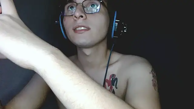 Snapshot of Charley_quin chatting on 09/22/25, 04:07 Charley quin online show from 09/22/25, 04:07