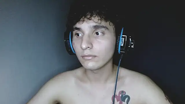 Snapshot of Charley_quin chatting on 09/24/25, 03:24 Charley quin online show from 09/24/25, 03:24