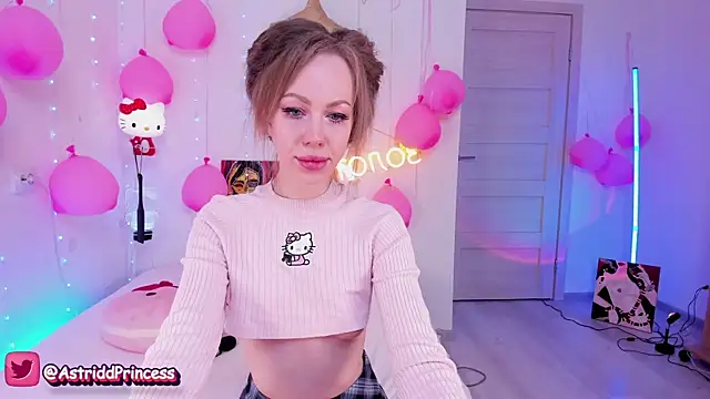 AstridHotty online show from 04/15/26, 07:36