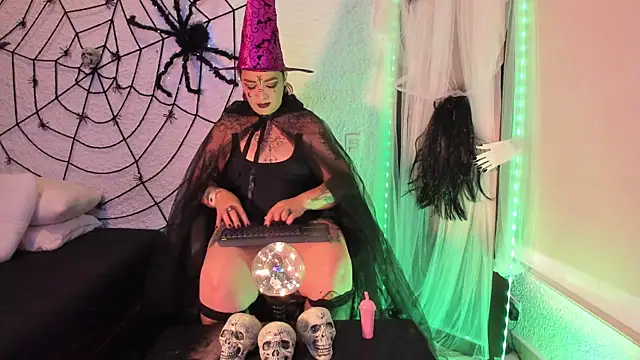 poisson ivy online show from 10/03/25, 08:21