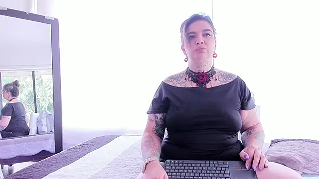 poisson ivy online show from 11/18/25, 07:50