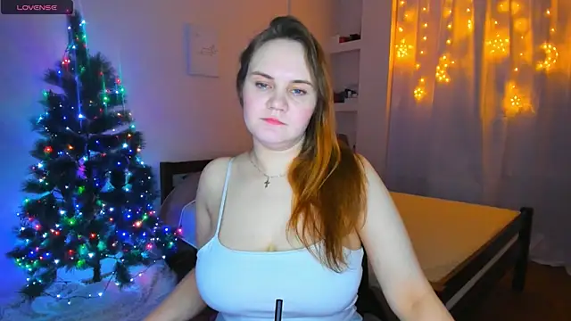 Snapshot of Ellista chatting on 12/21/25, 10:54 Ellista online show from 12/21/25, 10:54