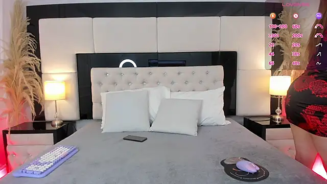 CarlaRossi  online show from 04/26/26, 07:44