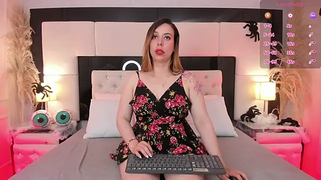 CarlaRossi  online show from 10/30/25, 07:44