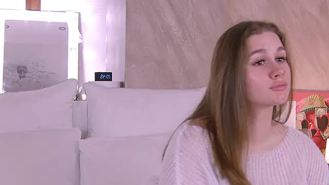 EllieHayes online show from 12/22/25, 05:46