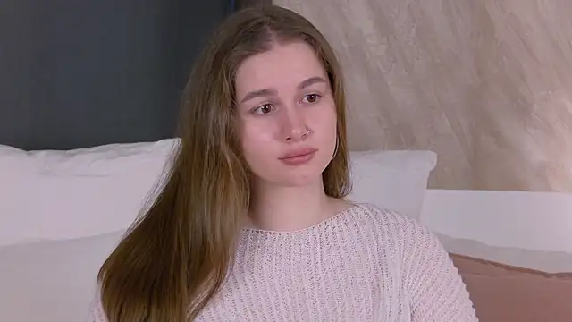 EllieHayes online show from 04/27/26, 04:43