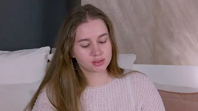 EllieHayes online show from 05/03/26, 04:28