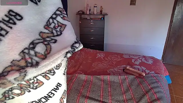 Snapshot of Sweet_c4mer0n chatting on 10/18/25, 11:23 Sweet c4mer0n online show from 10/18/25, 11:23