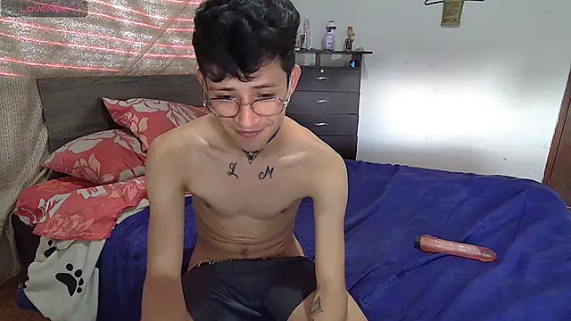 Snapshot of Sweet_c4mer0n chatting on 10/13/25, 05:47 Sweet c4mer0n online show from 10/13/25, 05:47