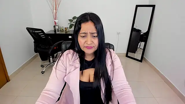 Snapshot of Adele_Sweett chatting on 03/18/25, 01:01 Adele Sweett online show from 03/18/25, 01:01