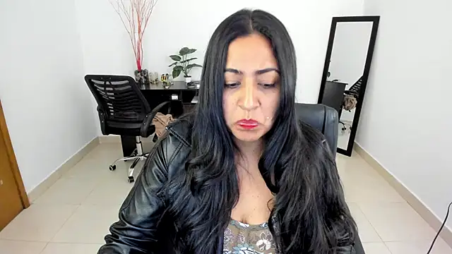 Snapshot of Adele_Sweett chatting on 03/21/25, 01:45 Adele Sweett online show from 03/21/25, 01:45