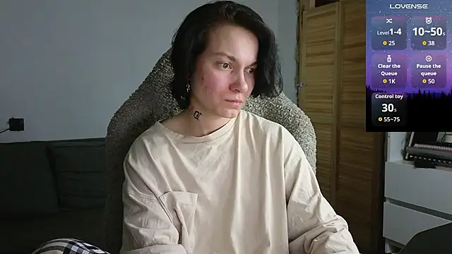 esajukyy online show from 02/17/26, 04:37