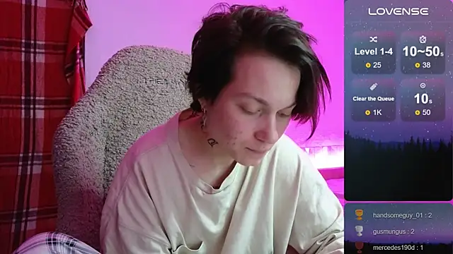 esajukyy online show from 10/02/25, 11:46